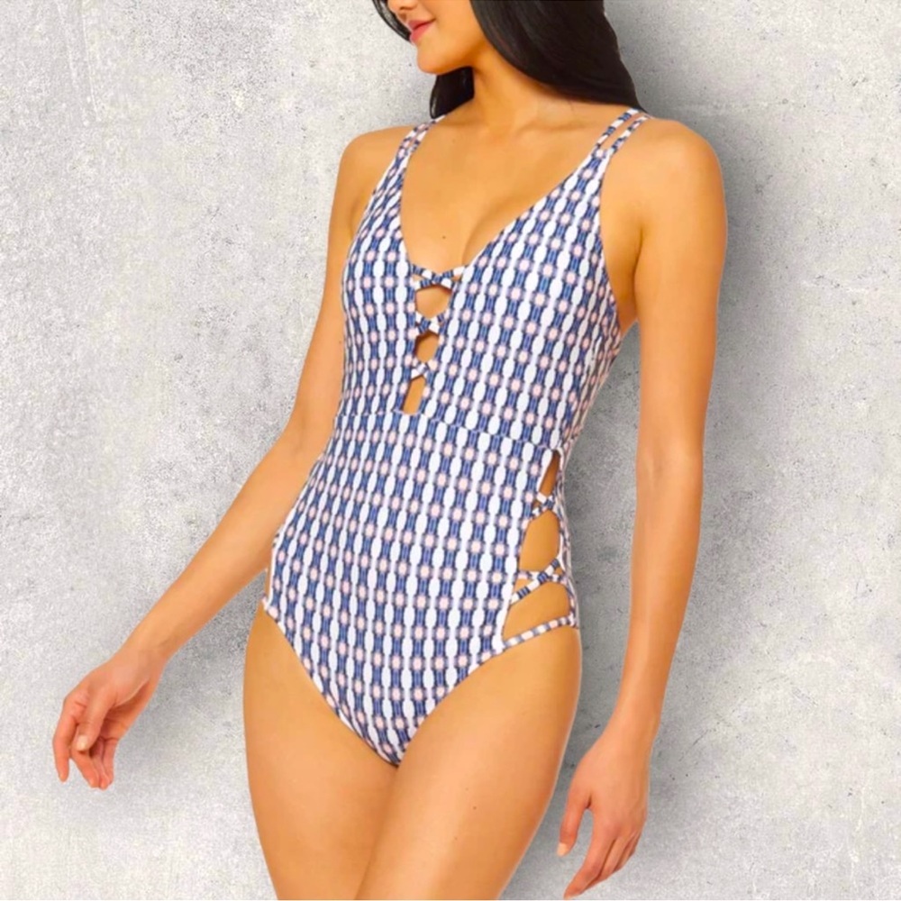 ✨NWT~Jessica Simpson Lattice One Piece Swimsuit✨
